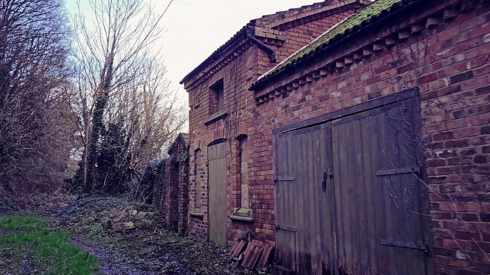 The Villas, The Vampire, and The Lamp Post, Stoke